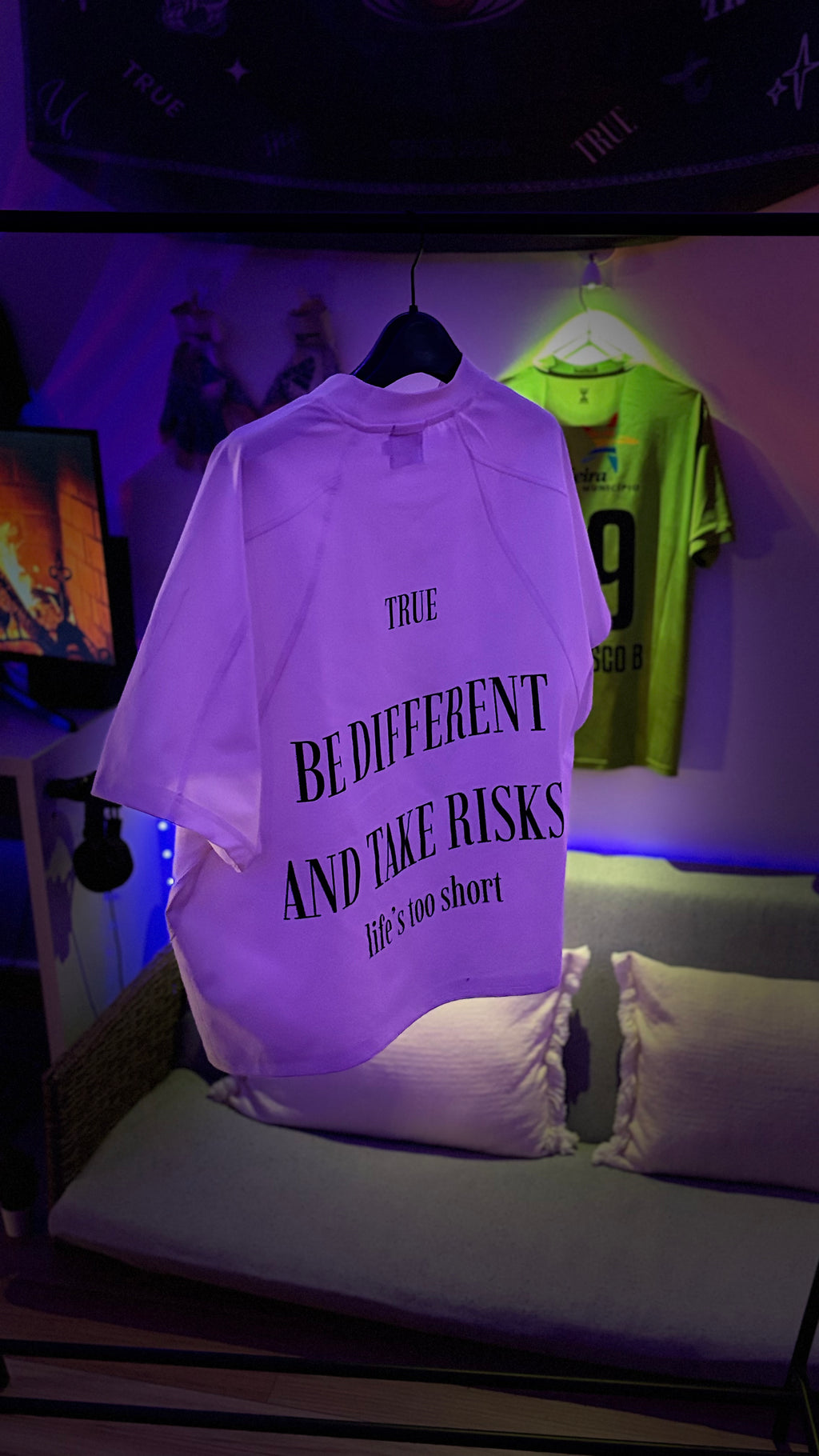 TRUE STRTWR Different White Tee